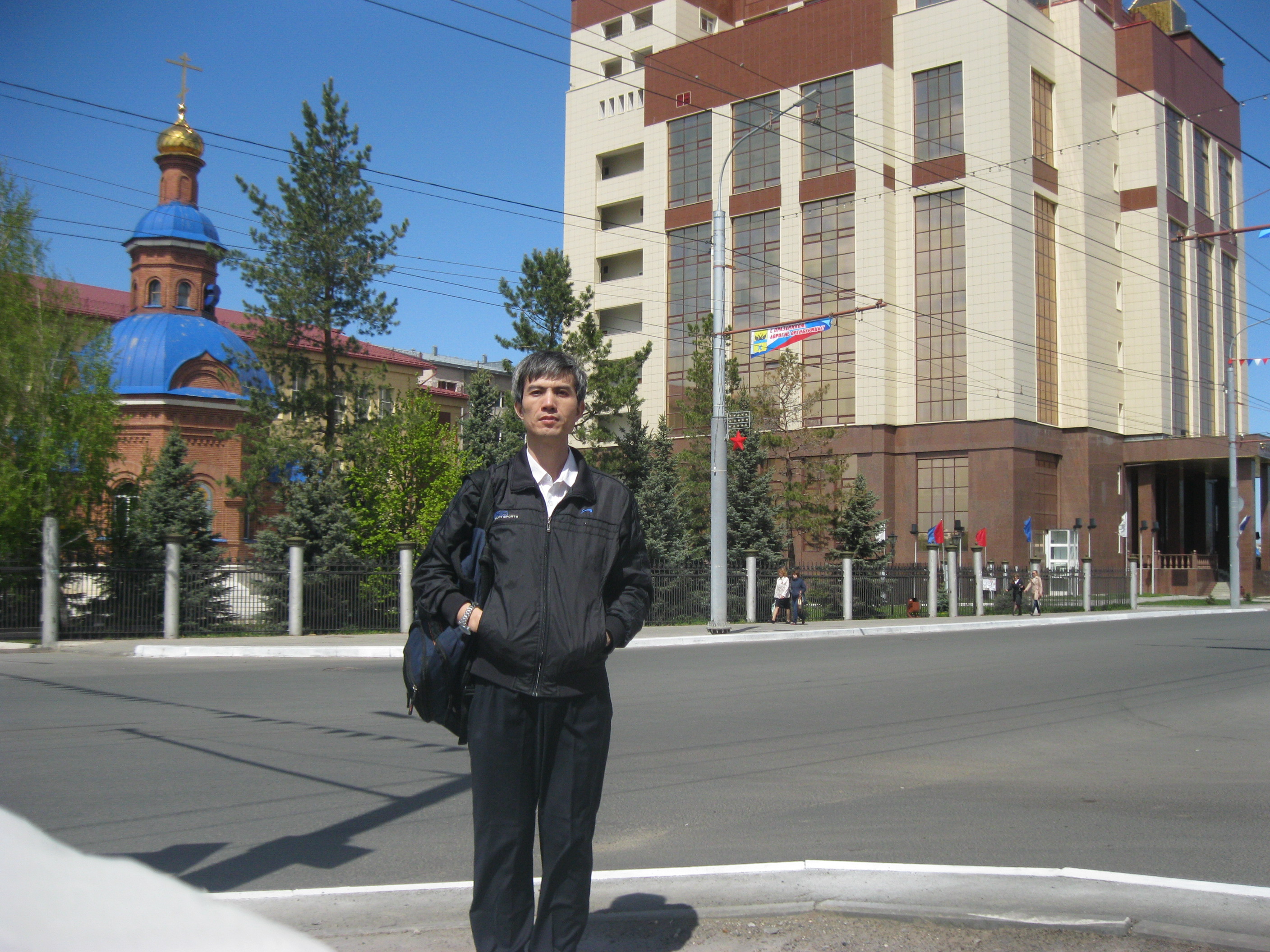 20200427158793348567402529.jpg 20140509-黄云生在奥伦堡大学门前.jpg